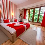 Pine Hotel 2*