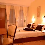 Hotel Pine 2*