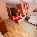 Pine Hotel 2*
