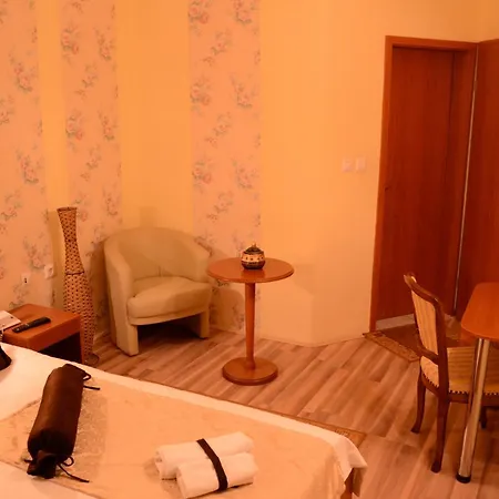 Pine Hotel 2*