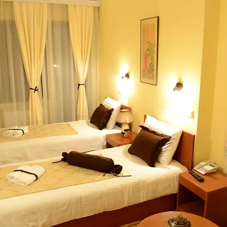 Pine 2* スコピエ