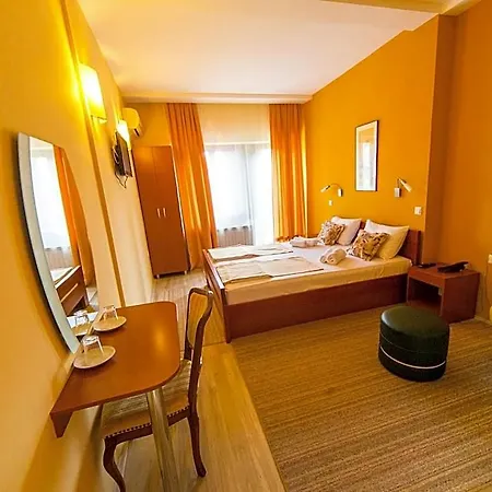 Hotel Pine 2*