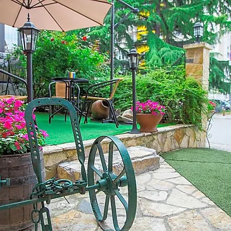 Pine Hotel