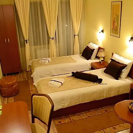 Hotel Pine 2*