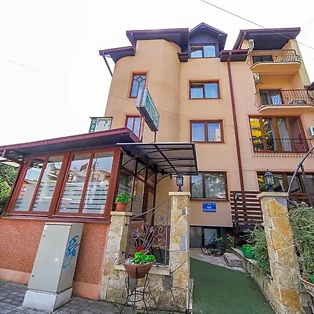Pine Hotel