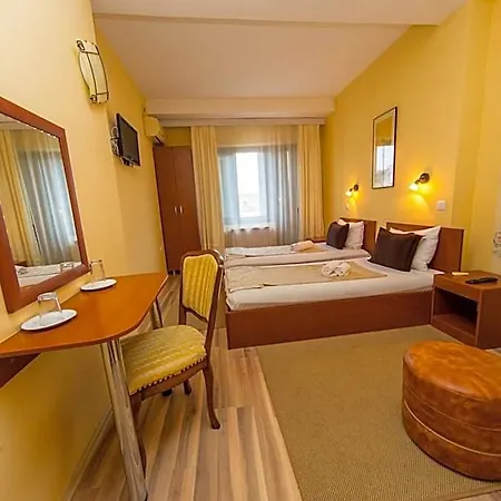 Hotel Pine 2*