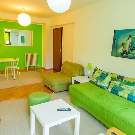 Готель Pine 2*