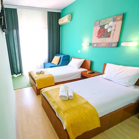 Pine Готель 2*