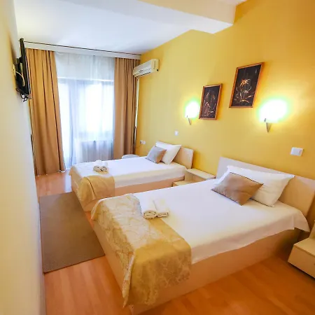 Pine Hotel 2*