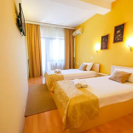 Pine Готель Скоп'є