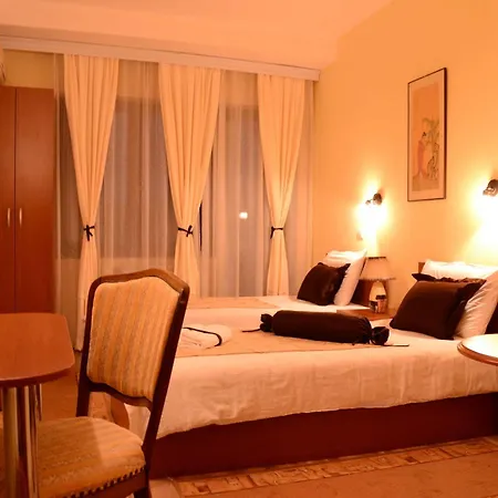 Hotel Pine 2*